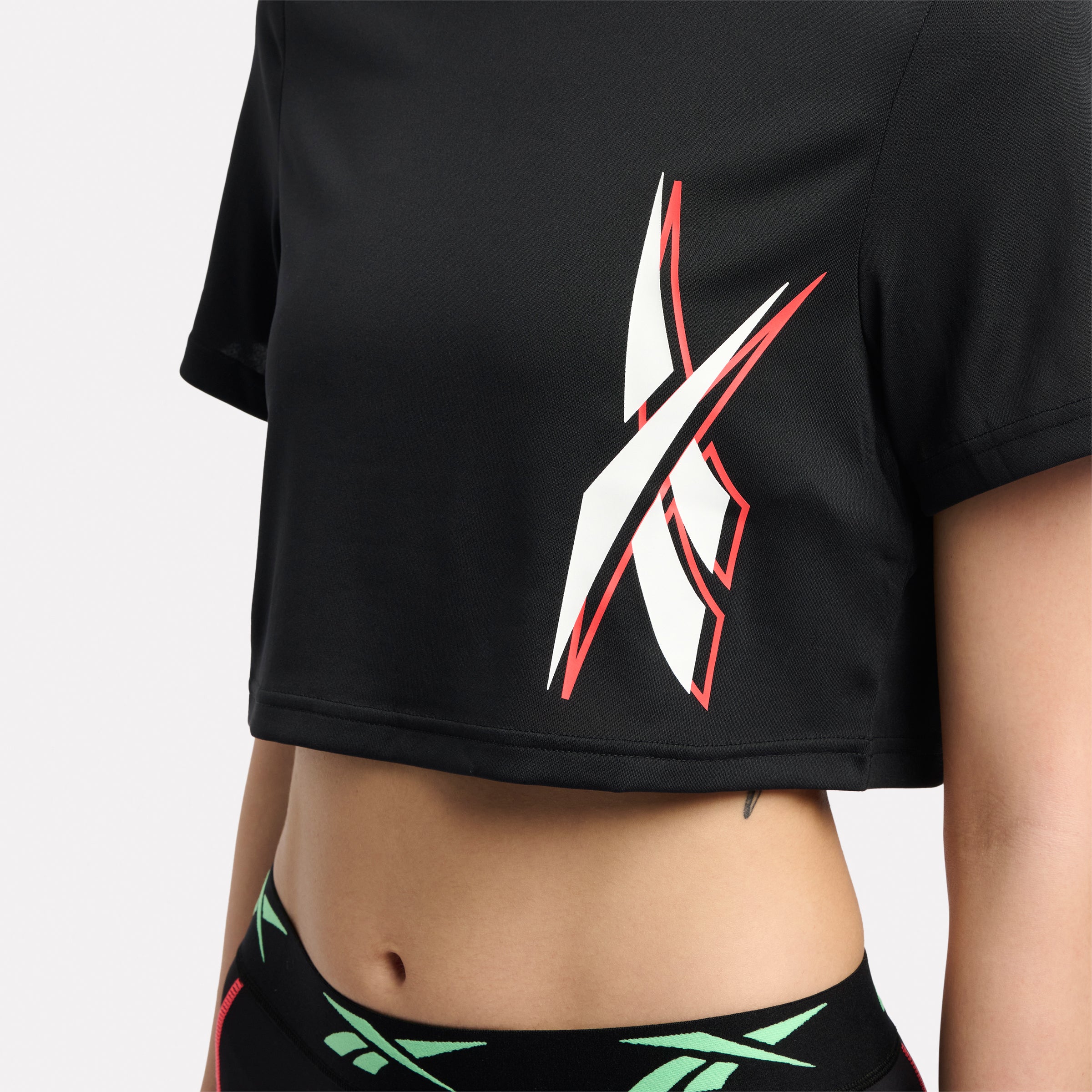 ID Train Cropped Graphic T-Shirt - Image 4